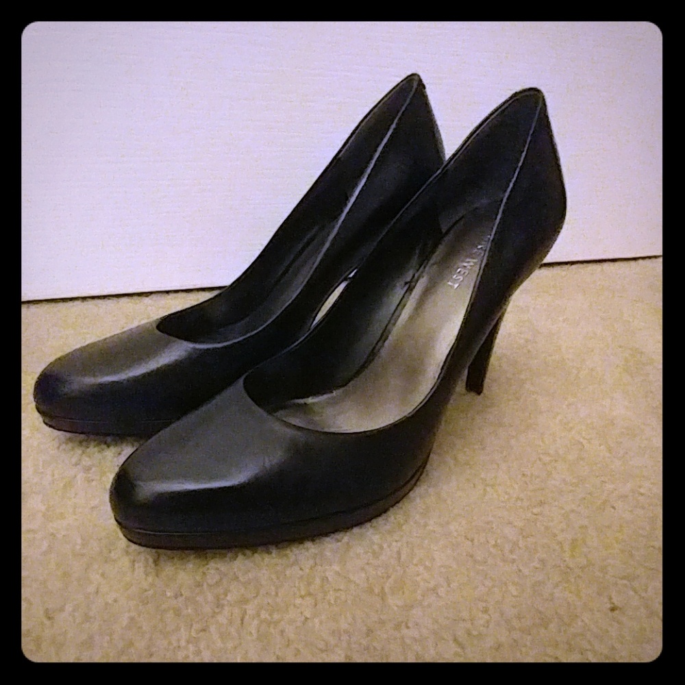 Nine west black pumps